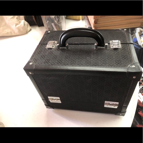 Meet your Posher, Sharon🙋🏻‍♀️ - Picture 2 of 16